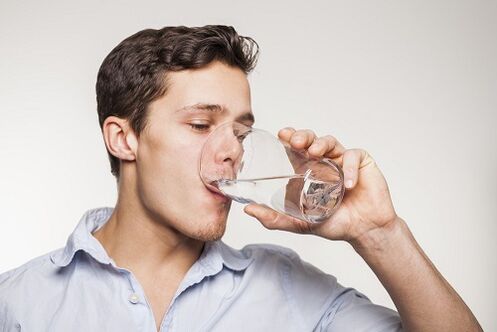 Instruktioune fir Kapselen mat engem Glas Waasser ze huelen