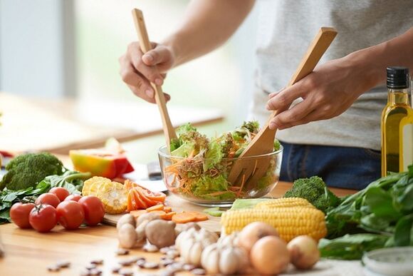 Virbereedung vu Geméis Salat fir Prostatitis